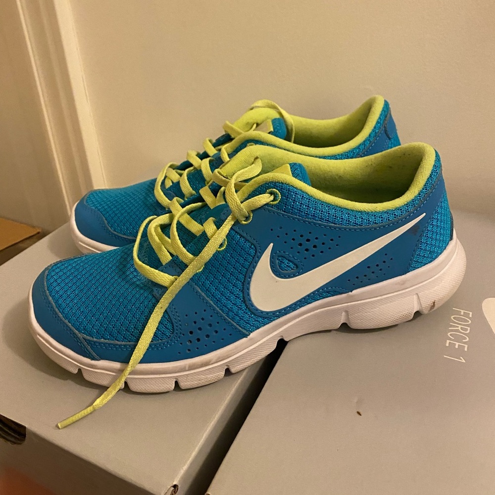 Nike Sneakers - Picture 3 of 5